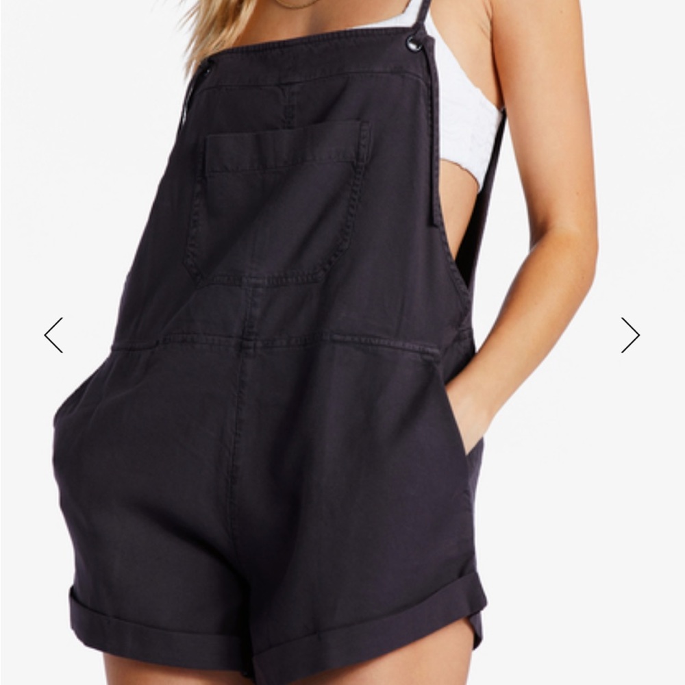 Billabong Offblack overalls Size Xs. has tags